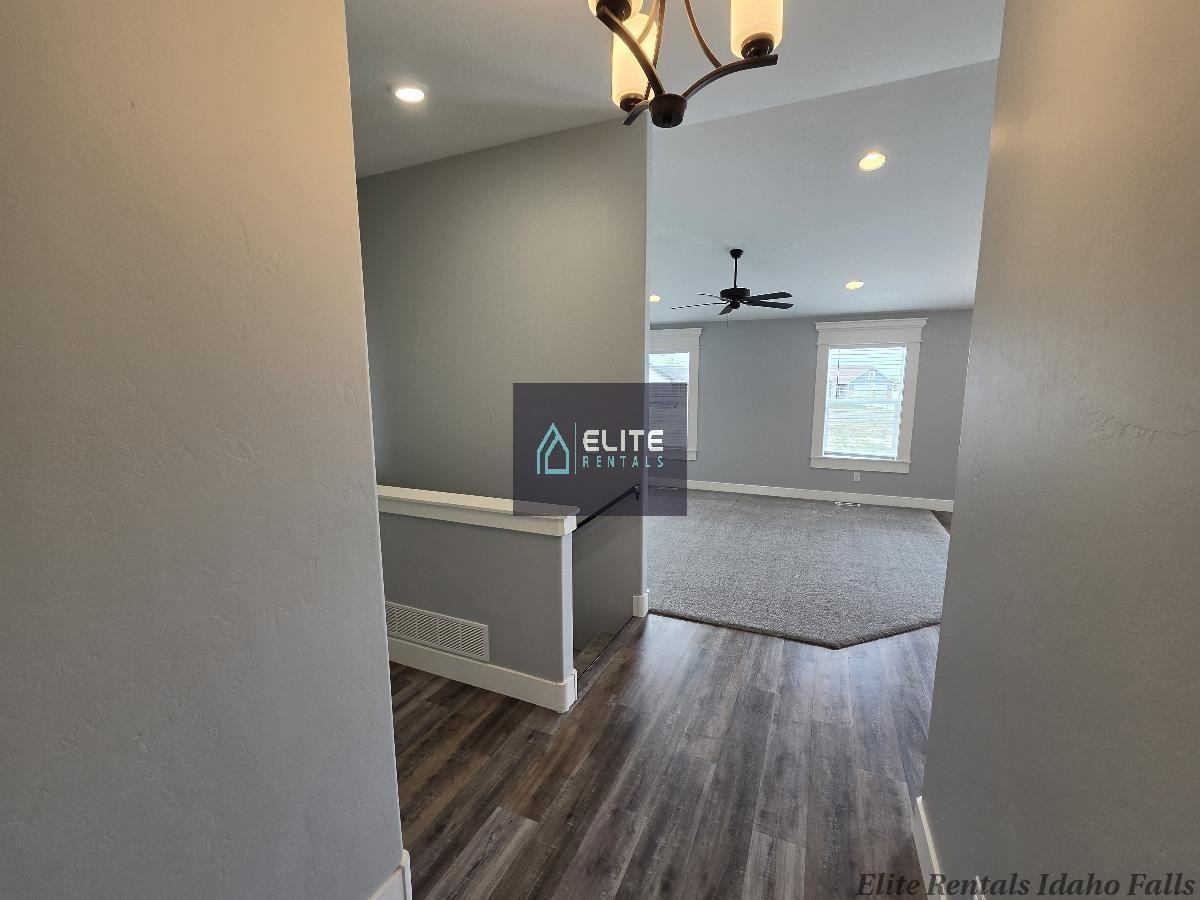 3992 Inglewood Dr - Photo 4 of 22