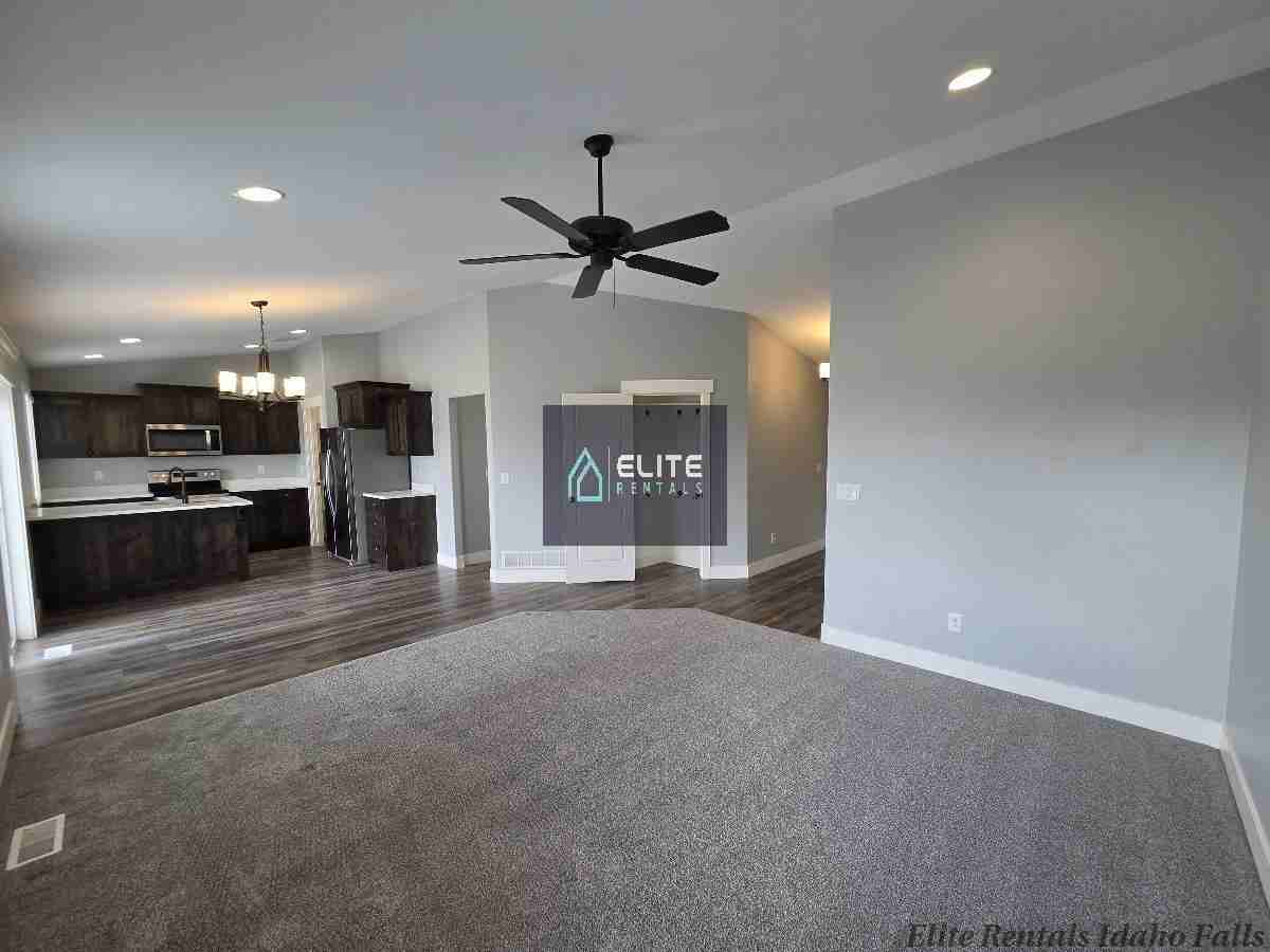 3992 Inglewood Dr - Photo 5 of 22