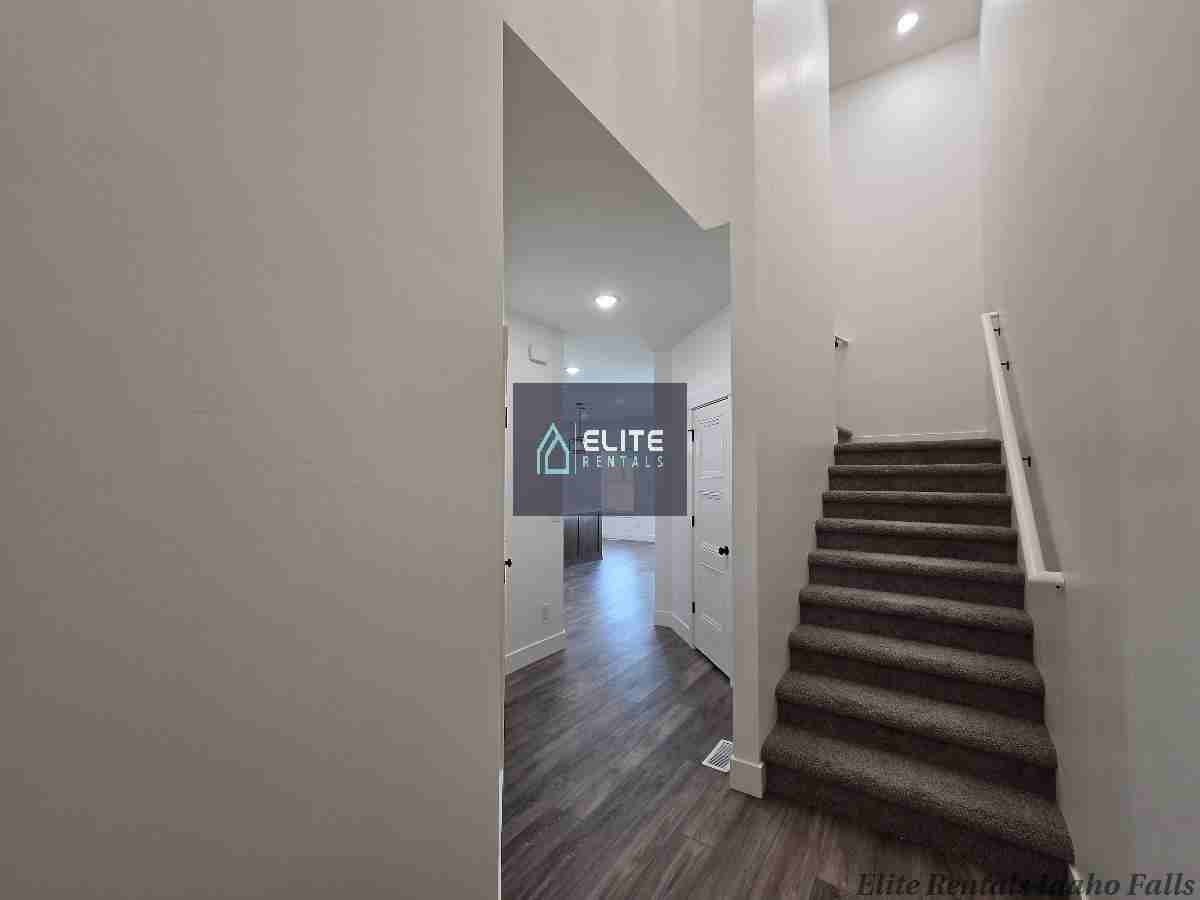 3033 Kalani Ct - Photo 4 of 25