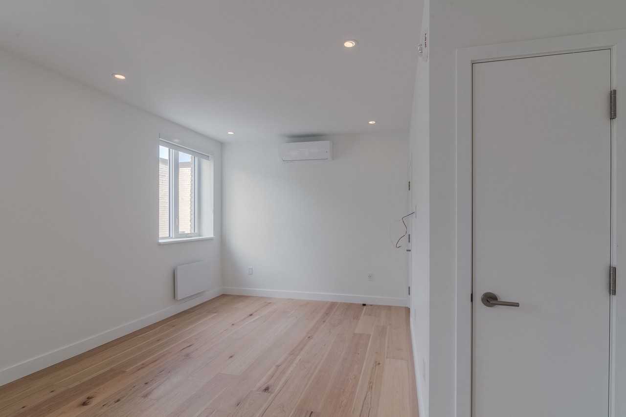 4870 Queen Mary Road - Photo 2 of 50