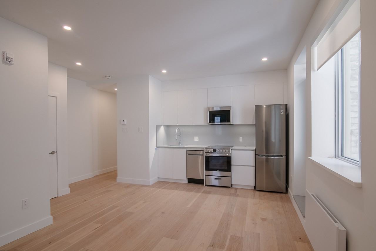 4870 Queen Mary Road - Photo 2 of 50