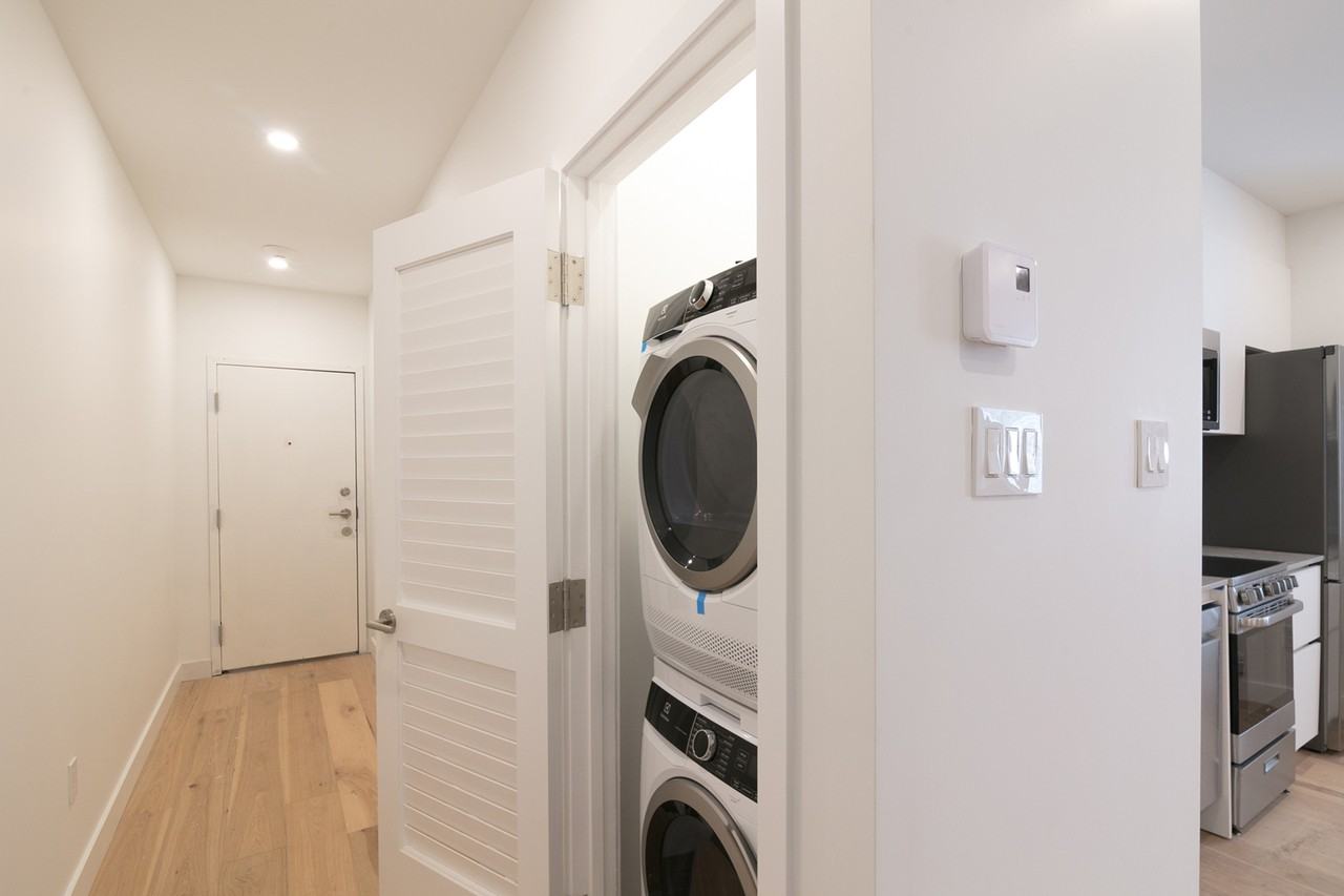 4870 Queen Mary Road - Photo 3 of 50