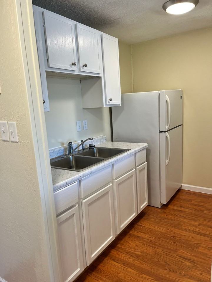 Sutton Place - Photo 3 of 10