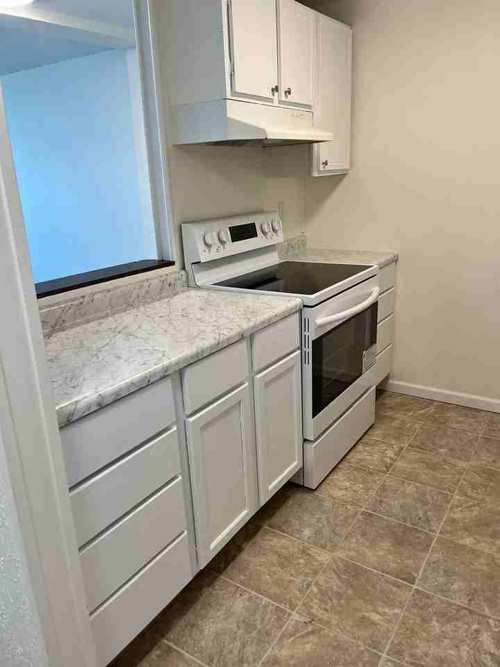 Sutton Place - Photo 5 of 10
