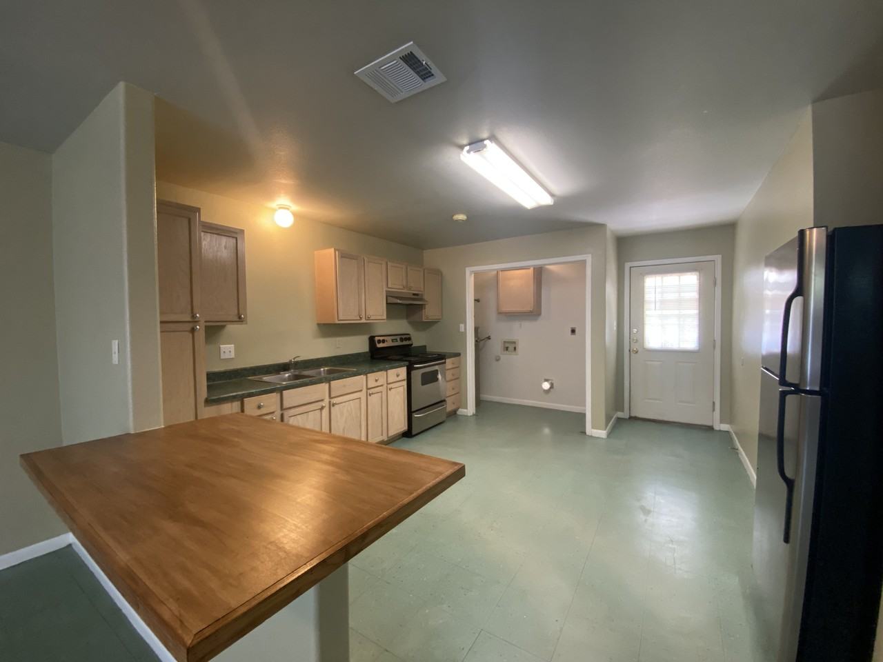 603 Commerce St - Photo 2 of 5