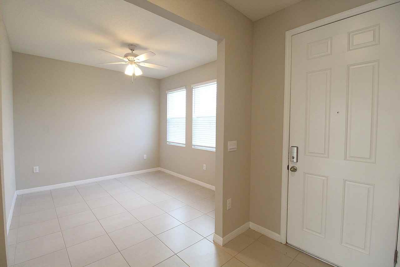 511 158th St E - Photo 2 of 34