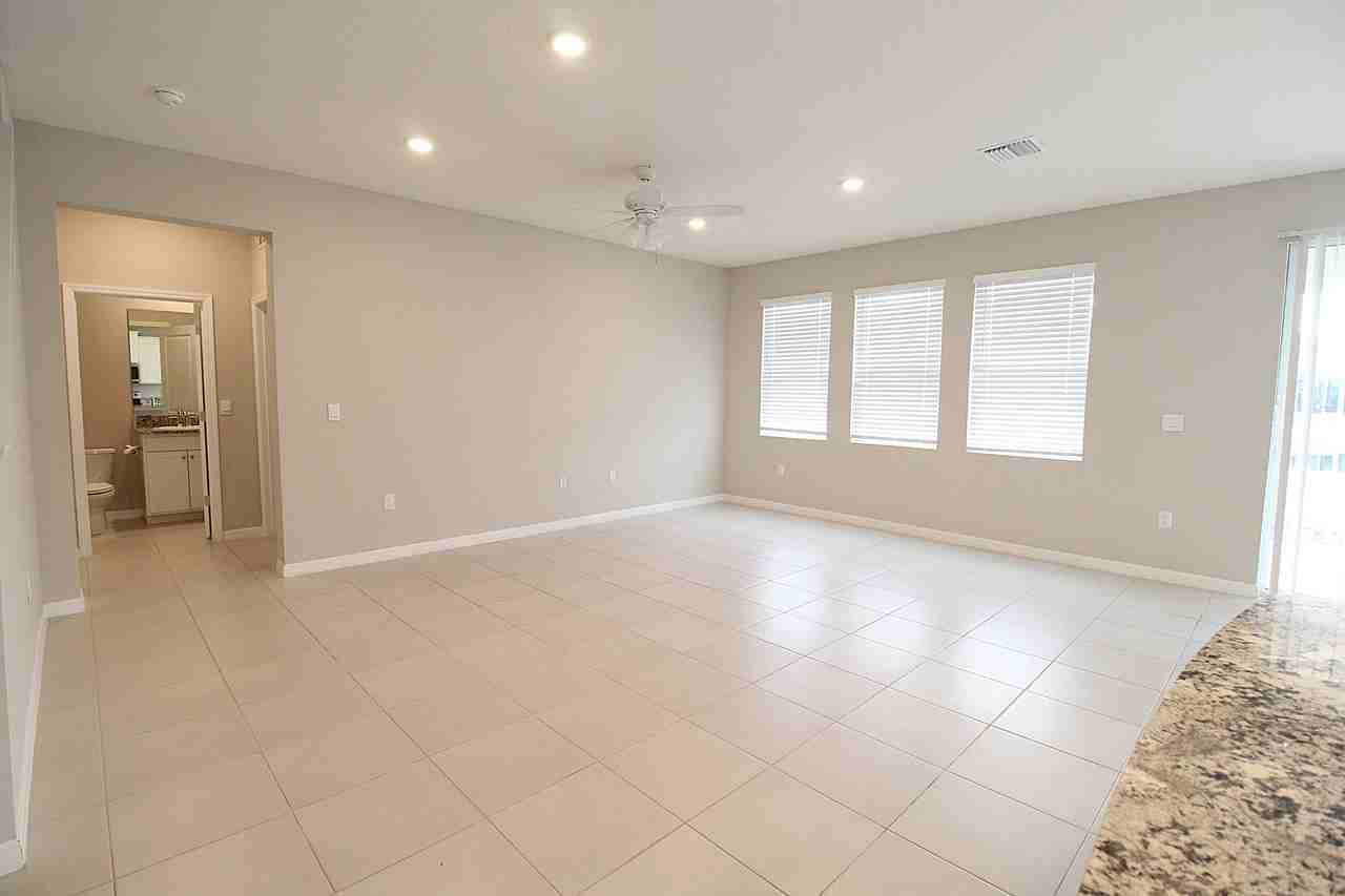 511 158th St E - Photo 6 of 34