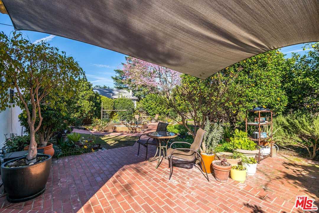 4818 Placidia Ave - Photo 4 of 10