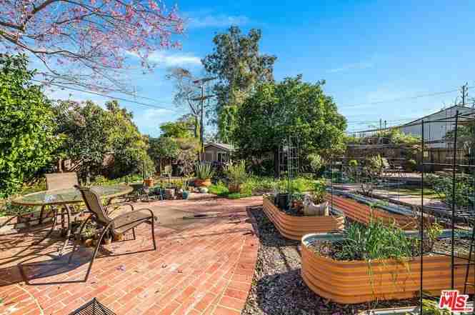 4818 Placidia Ave - Photo 6 of 10