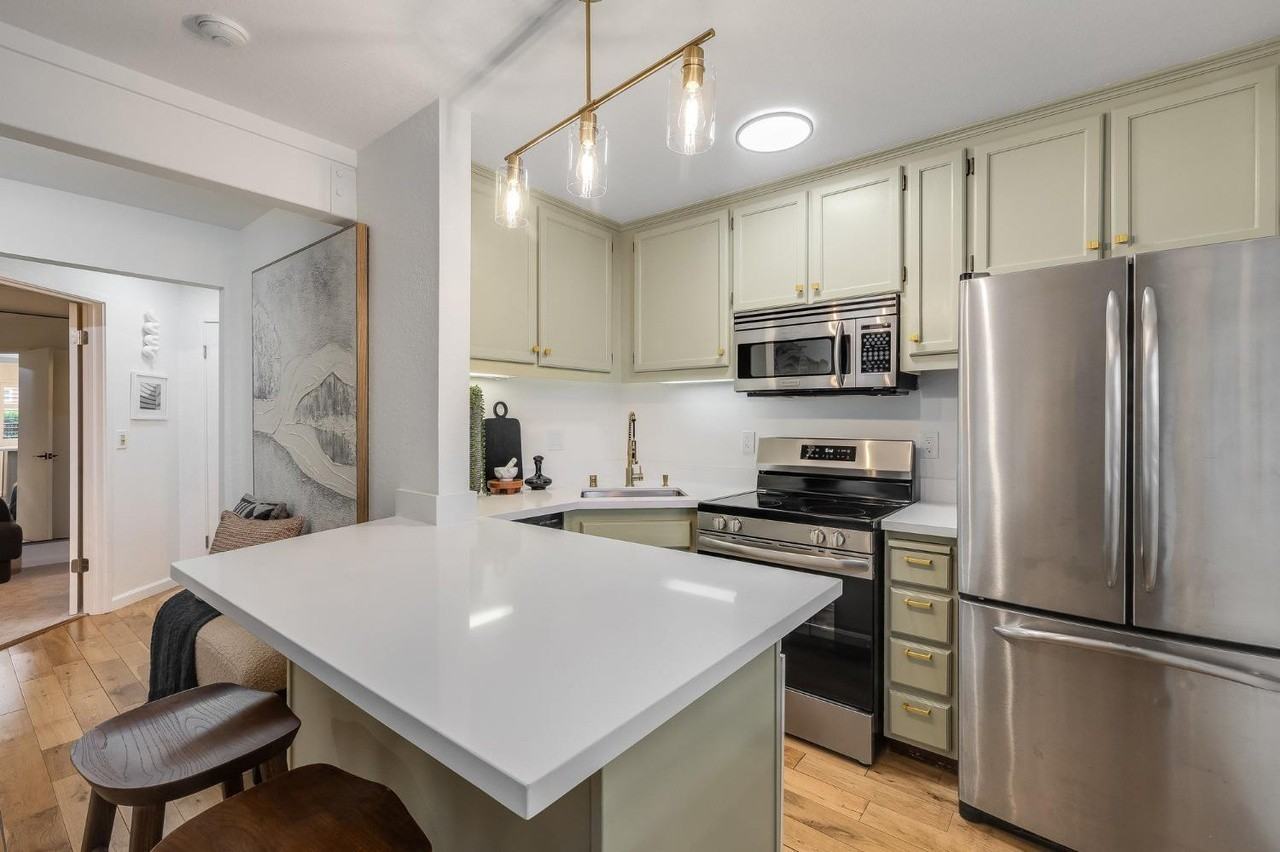 108 Stanford Way - Photo 4 of 11