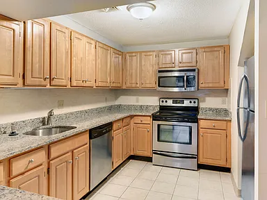 1079 Commonwealth Ave - Photo 5 of 8