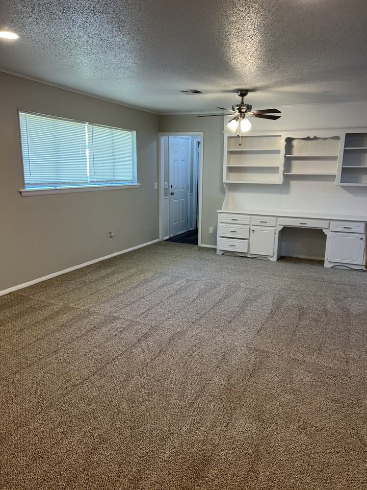 901 Nw 89th St - Photo 3 of 20