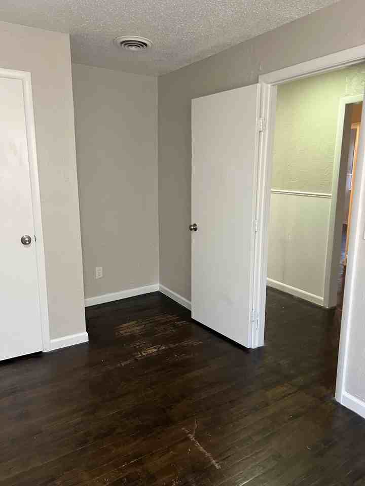 901 Nw 89th St - Photo 7 of 20