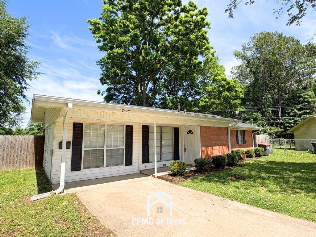 2409 Eloise Cir - Photo 2 of 22
