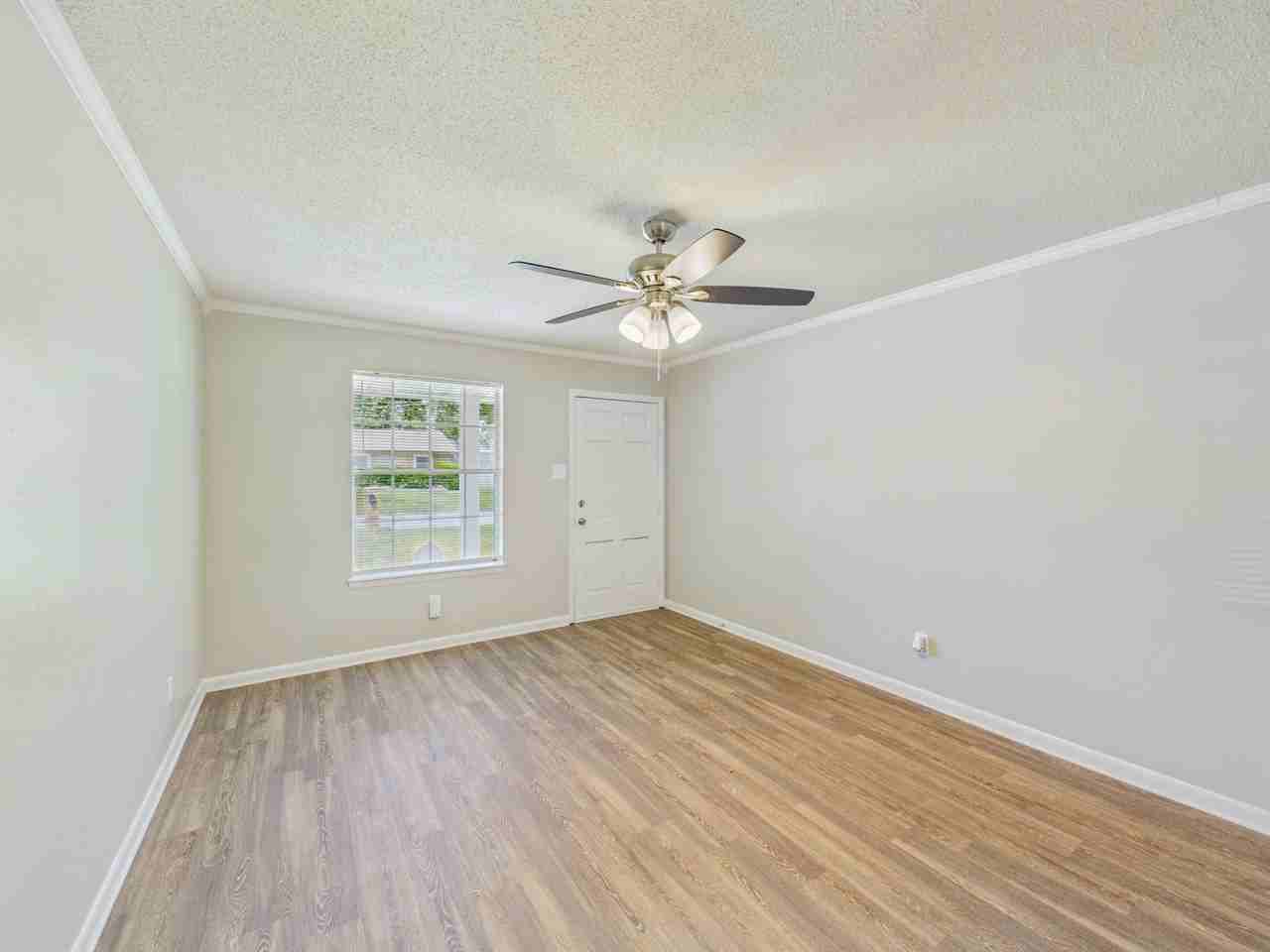 10 Willowridge Cv - Photo 2 of 20