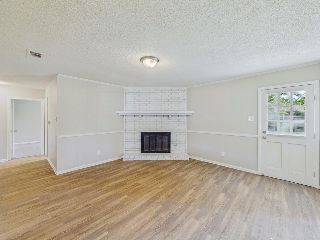 10 Willowridge Cv - Photo 5 of 20