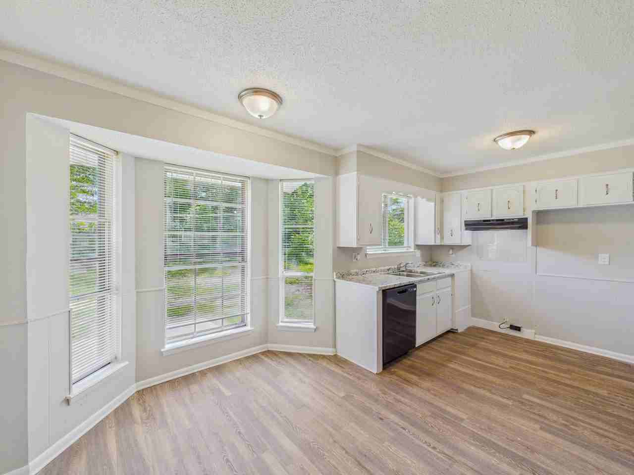 10 Willowridge Cv - Photo 7 of 20