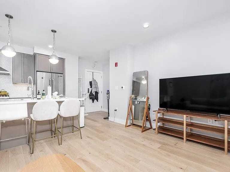 1650 Commonwealth Ave - Photo 2 of 6
