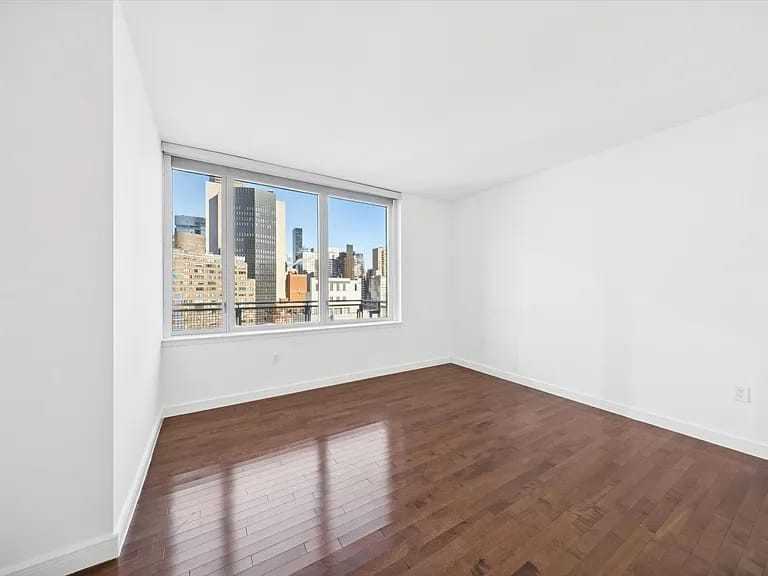 225 E 34th St - Photo 5 of 6
