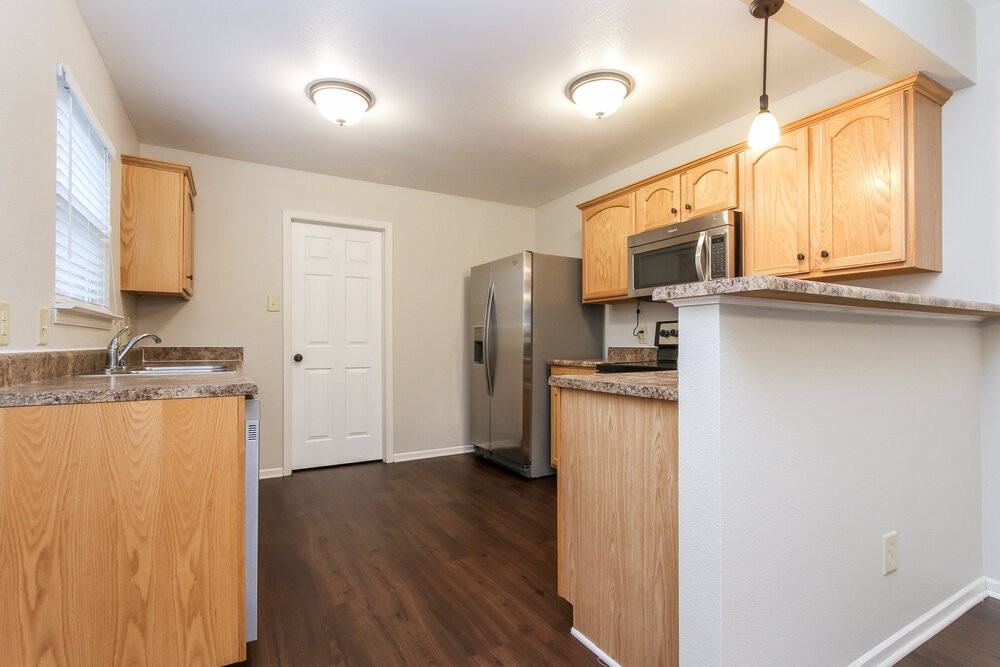 1351 Brooks Dr - Photo 5 of 15