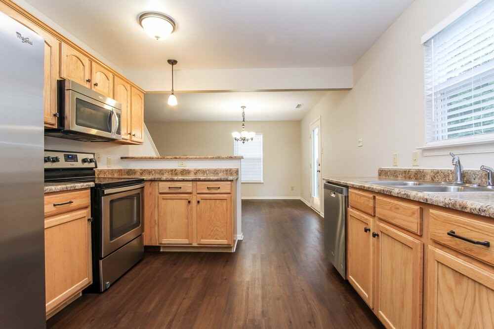 1351 Brooks Dr - Photo 6 of 15