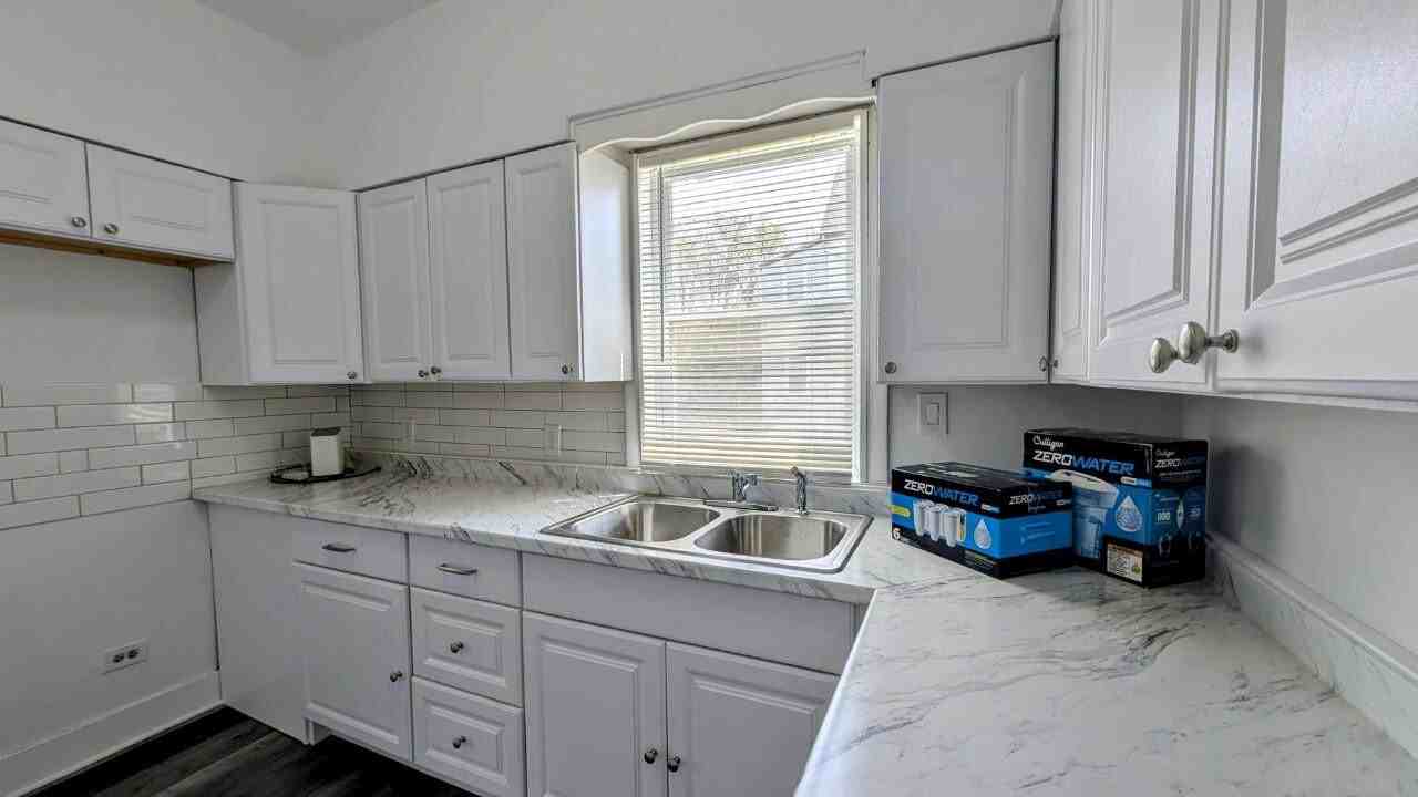 7315 S Kenwood Ave - Photo 3 of 23