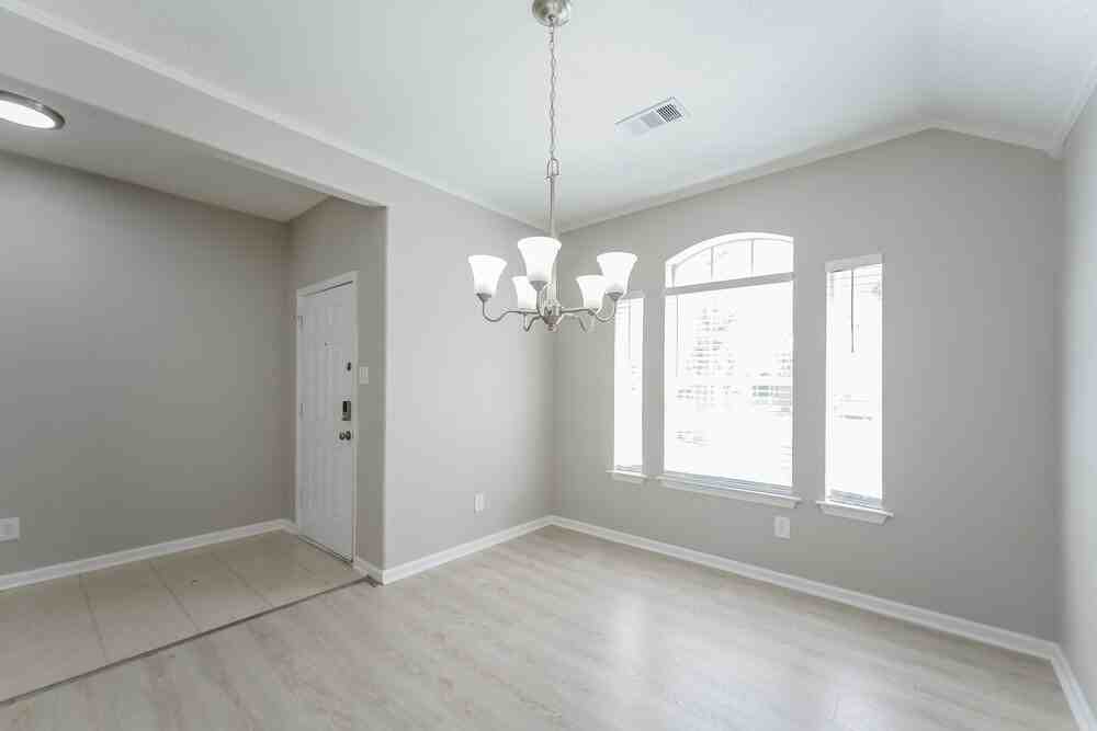 18006 Oakmoss Hill Ct - Photo 5 of 16