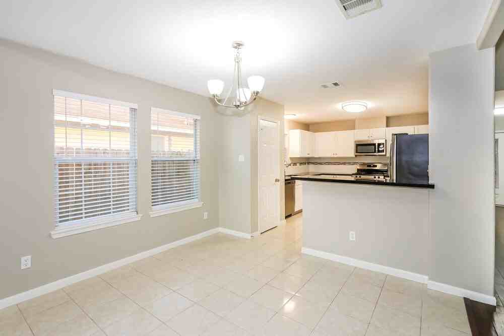 5911 Shining Leaf Ct - Photo 6 of 17