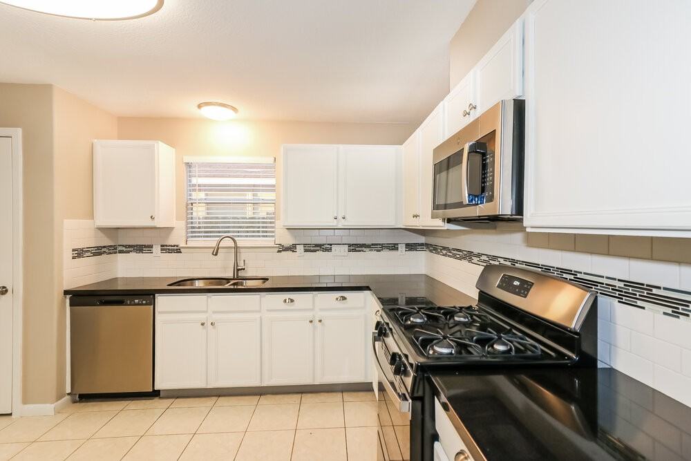 5911 Shining Leaf Ct - Photo 7 of 17