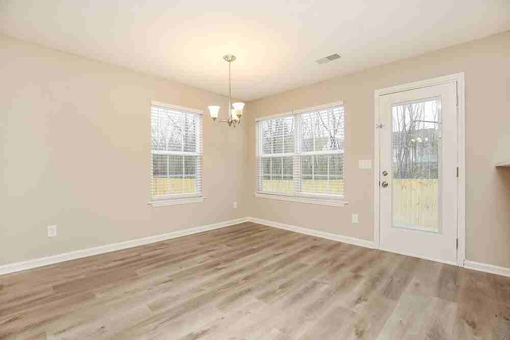141 Lyndhurst Dr - Photo 7 of 17