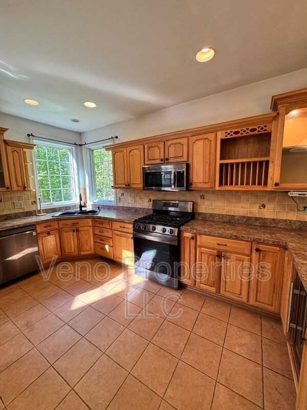 1023 Packer Rd - Photo 3 of 25