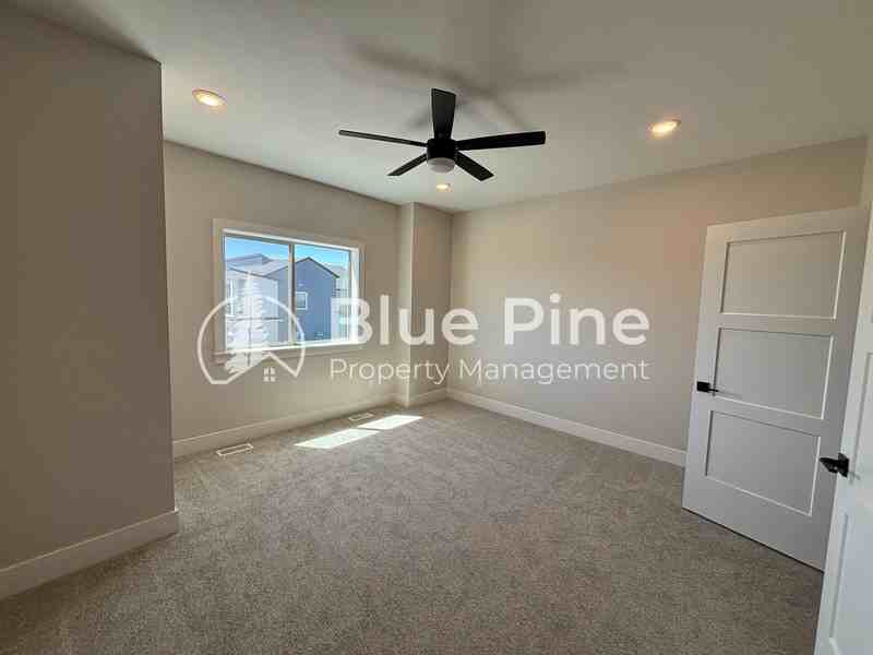477 Easy St #1 - Photo 4 of 20