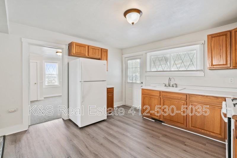 803 Vermont Ave - Photo 2 of 29