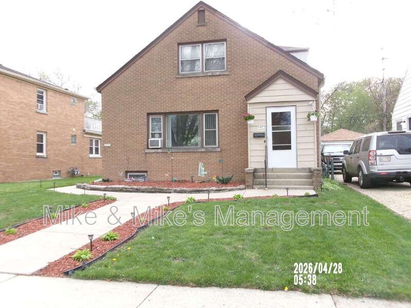 4479A N 44th St Uppr - Photo 3 of 20