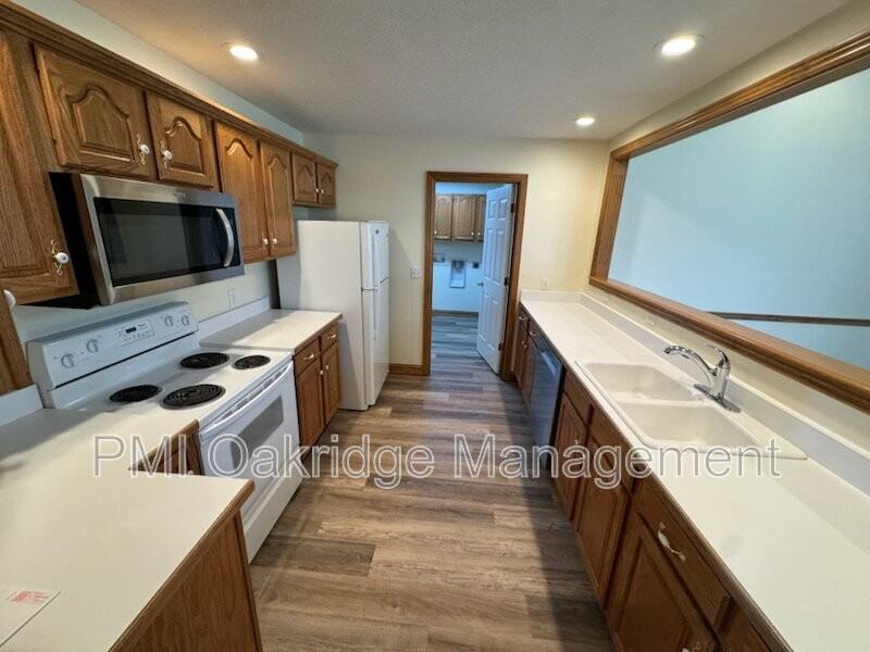 1001 Laurel Tree Ct - Photo 3 of 19