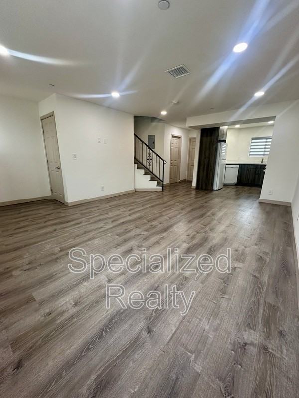 115 W Cypress St #8 - Photo 2 of 14
