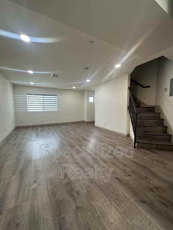 115 W Cypress St #8 - Photo 3 of 14