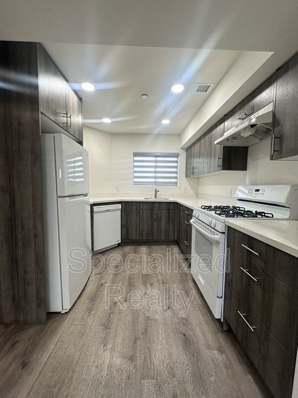 115 W Cypress St #8 - Photo 4 of 14