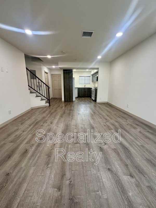 115 W Cypress St #8 - Photo 5 of 14