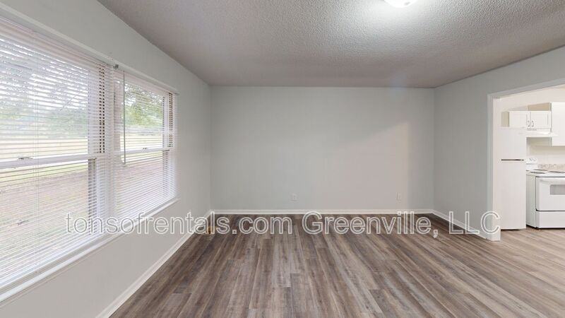 404 Monks Grove Church Rd - Photo 2 of 13