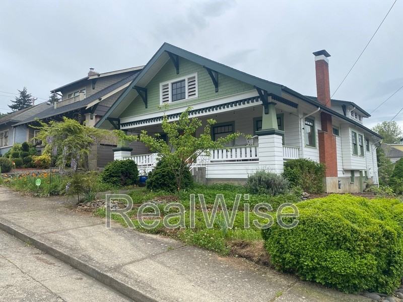837 Se Blakeley Ave - Photo 6 of 13