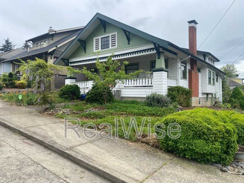 837 Se Blakeley Ave - Photo 7 of 13
