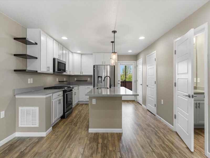 5873 Boston St - Photo 5 of 20
