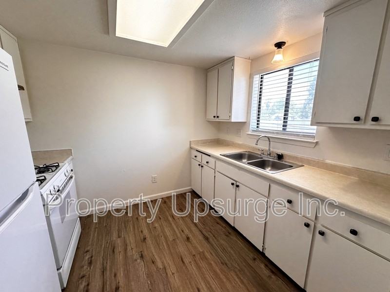 1529 Willis St - Photo 3 of 18