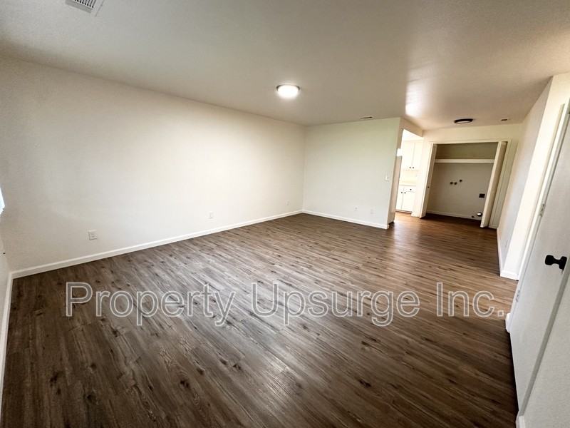 1529 Willis St - Photo 7 of 18