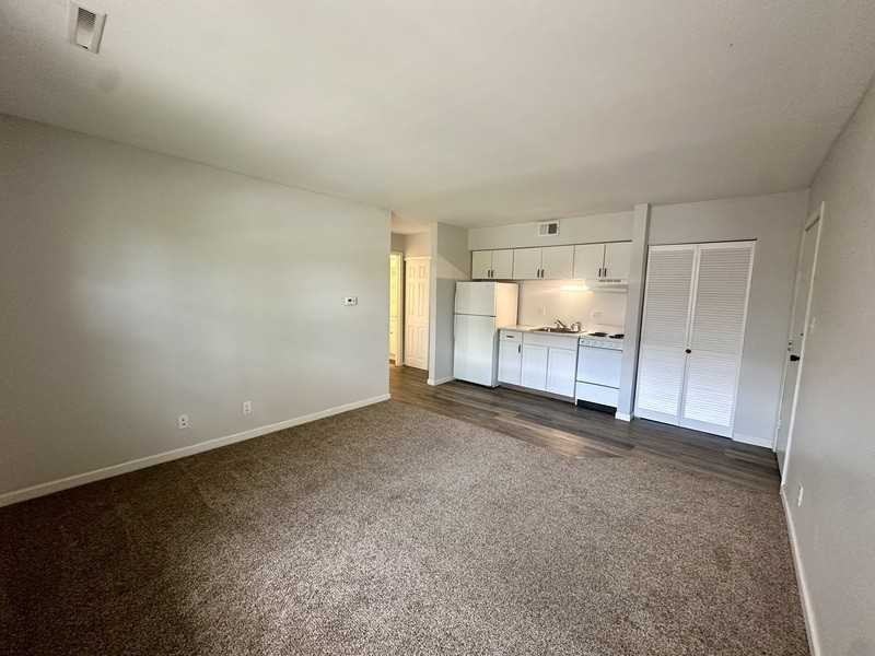 1440 Meadowview Dr #3 - Photo 3 of 10