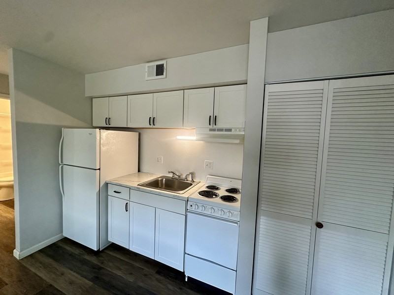 1440 Meadowview Dr #3 - Photo 4 of 10