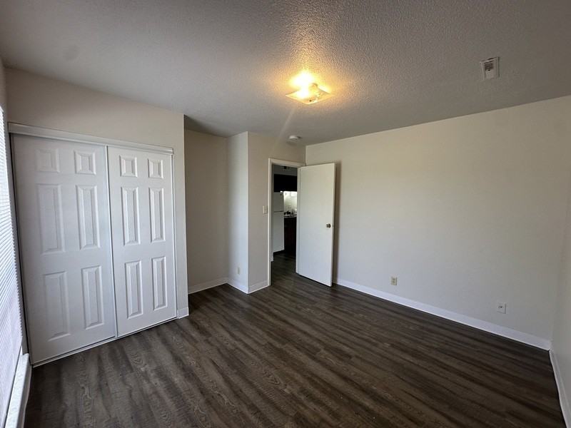 1460 Meadowview Dr #3 - Photo 6 of 10