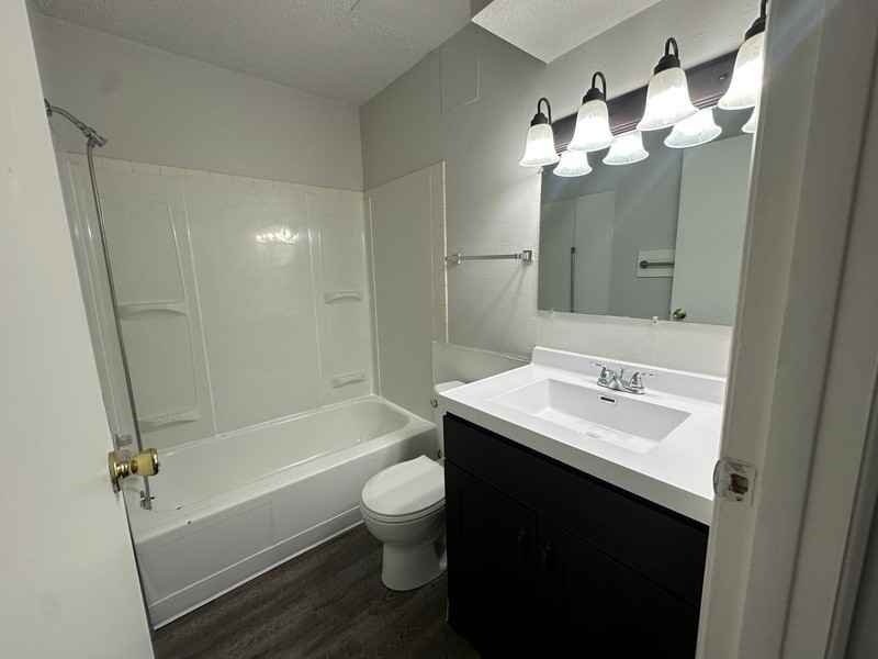 1460 Meadowview Dr #3 - Photo 7 of 10