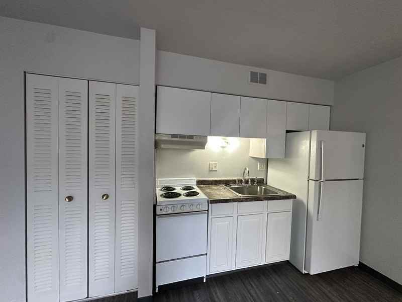 1460 Meadowview Dr #4 - Photo 3 of 9